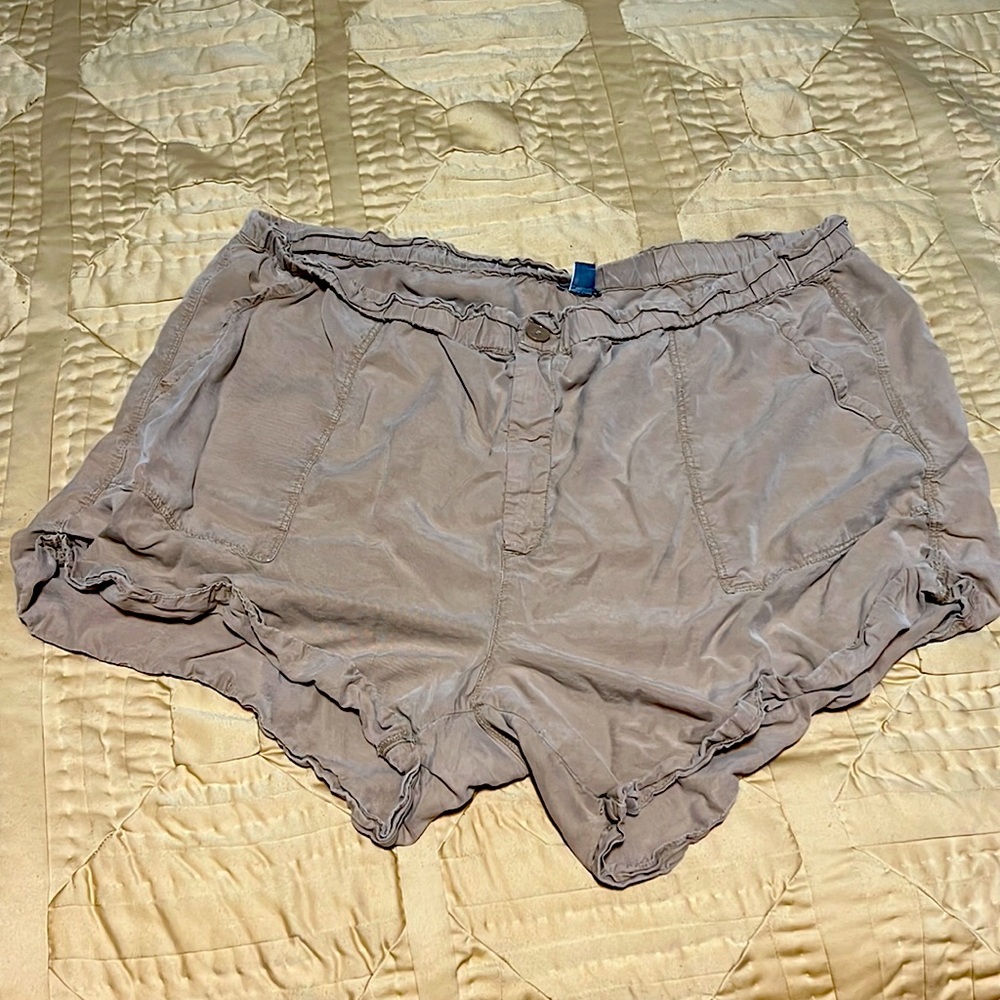 Aerie camp short (small stain on back)